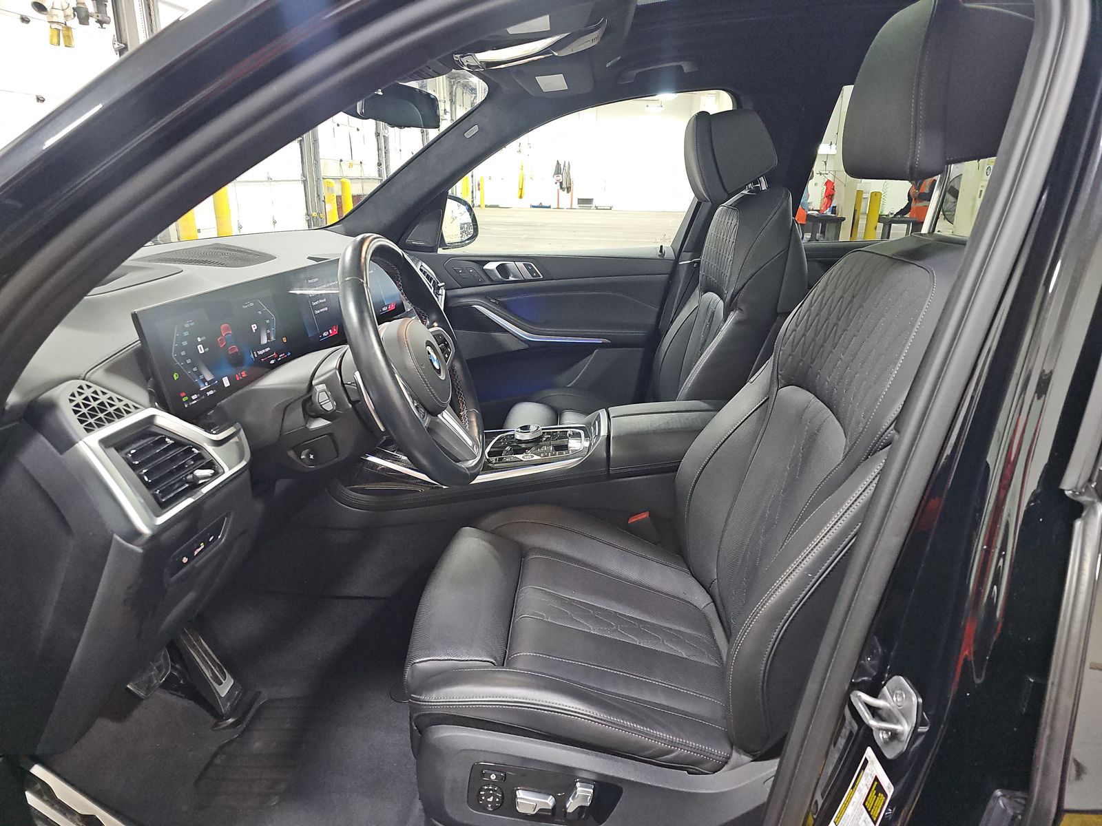 2024 BMW X7 M60i AWD