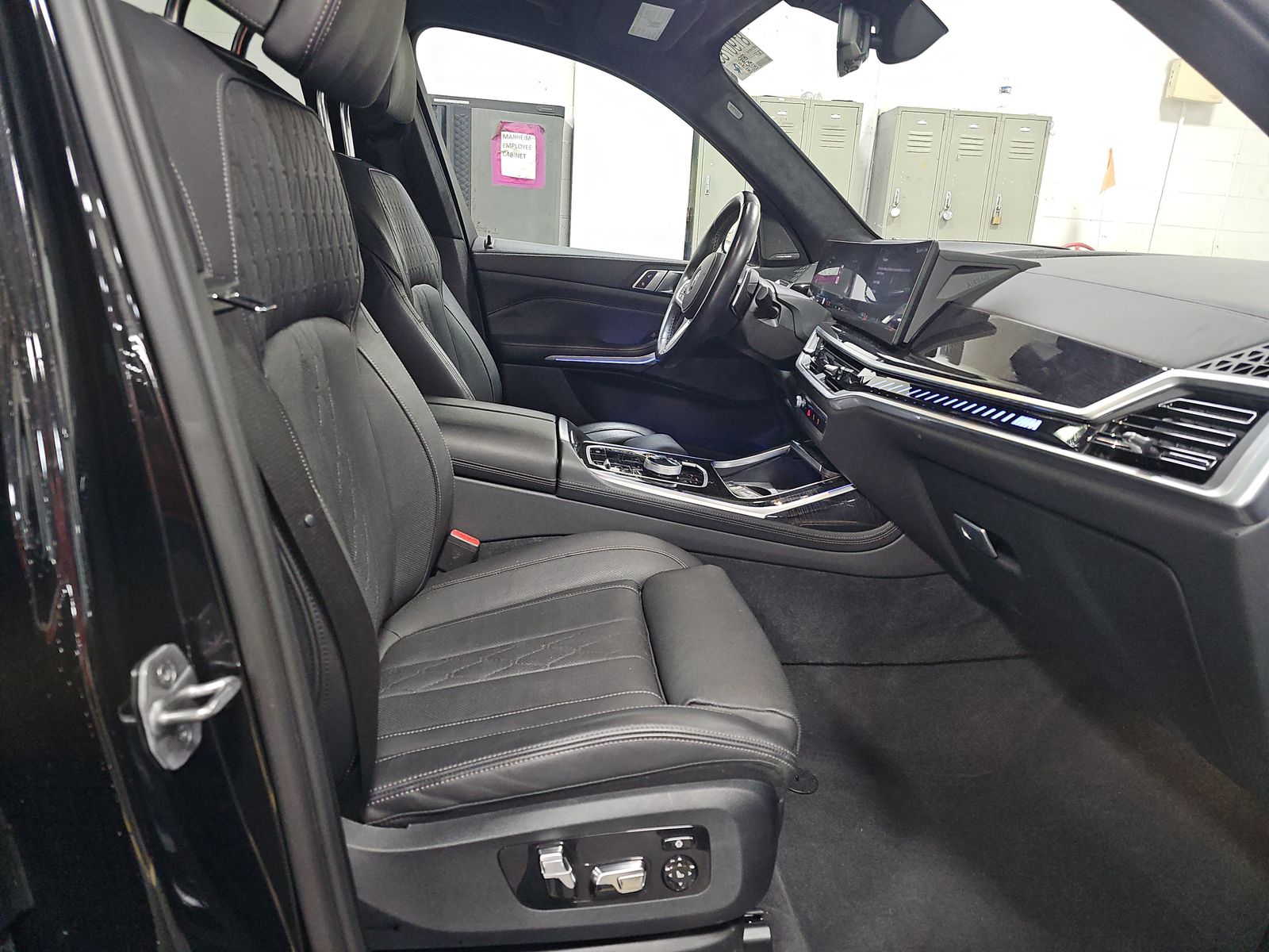 2024 BMW X7 M60i AWD