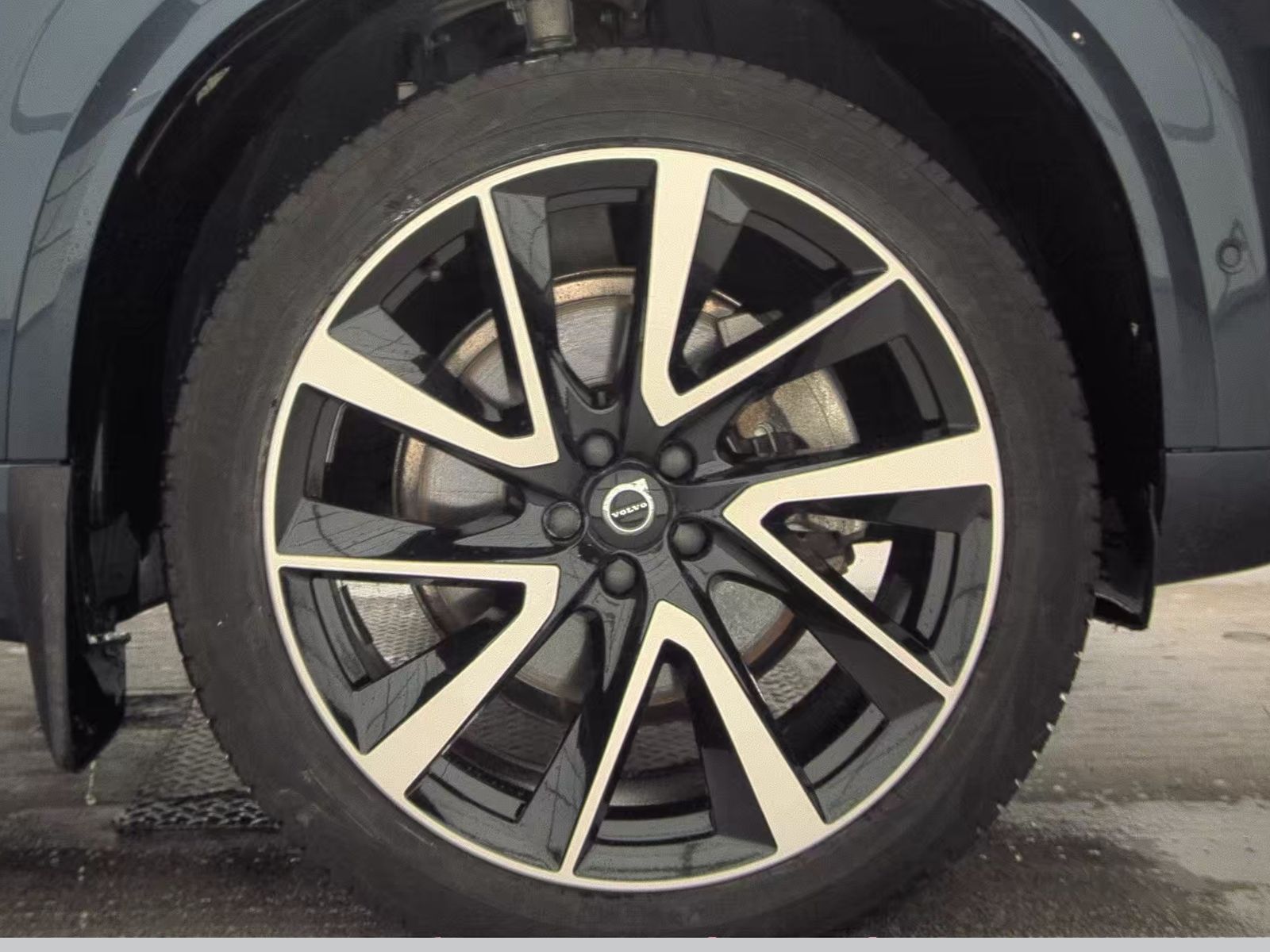 2023 Volvo XC90 B6 Plus AWD