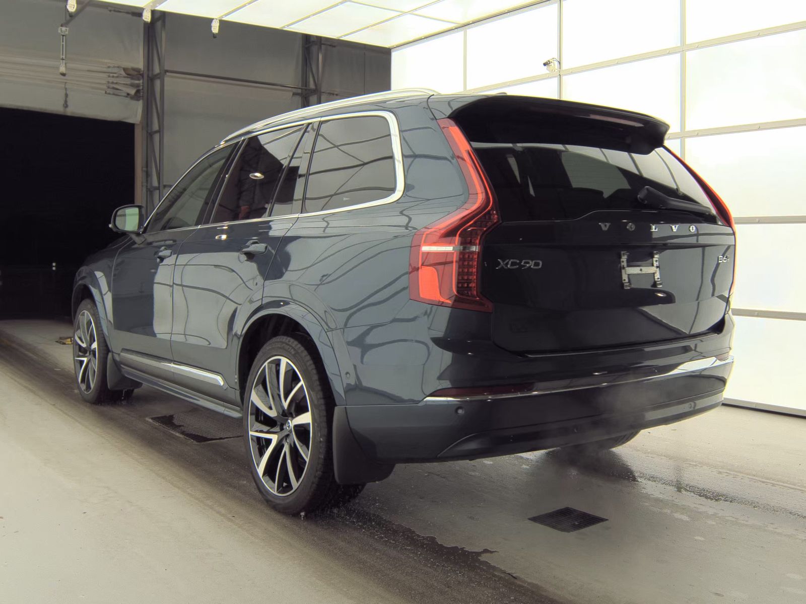 2023 Volvo XC90 B6 Plus AWD