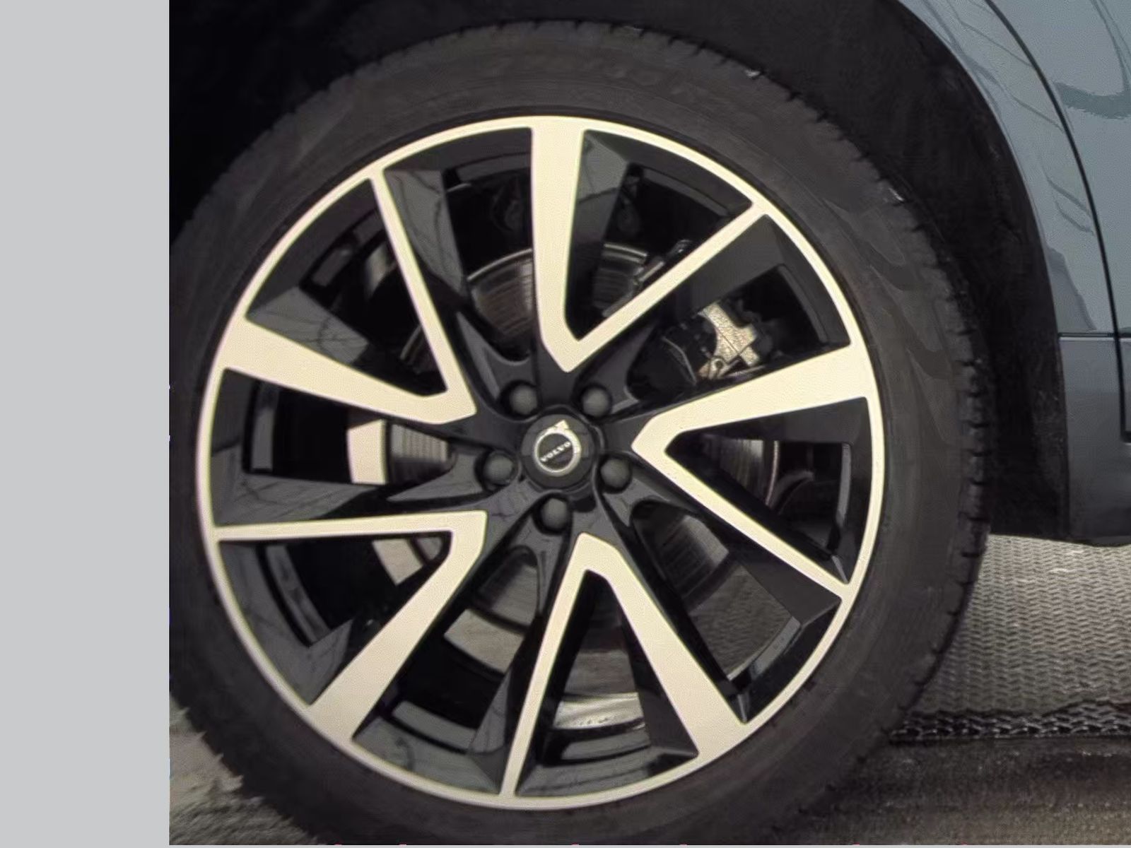 2023 Volvo XC90 B6 Plus AWD