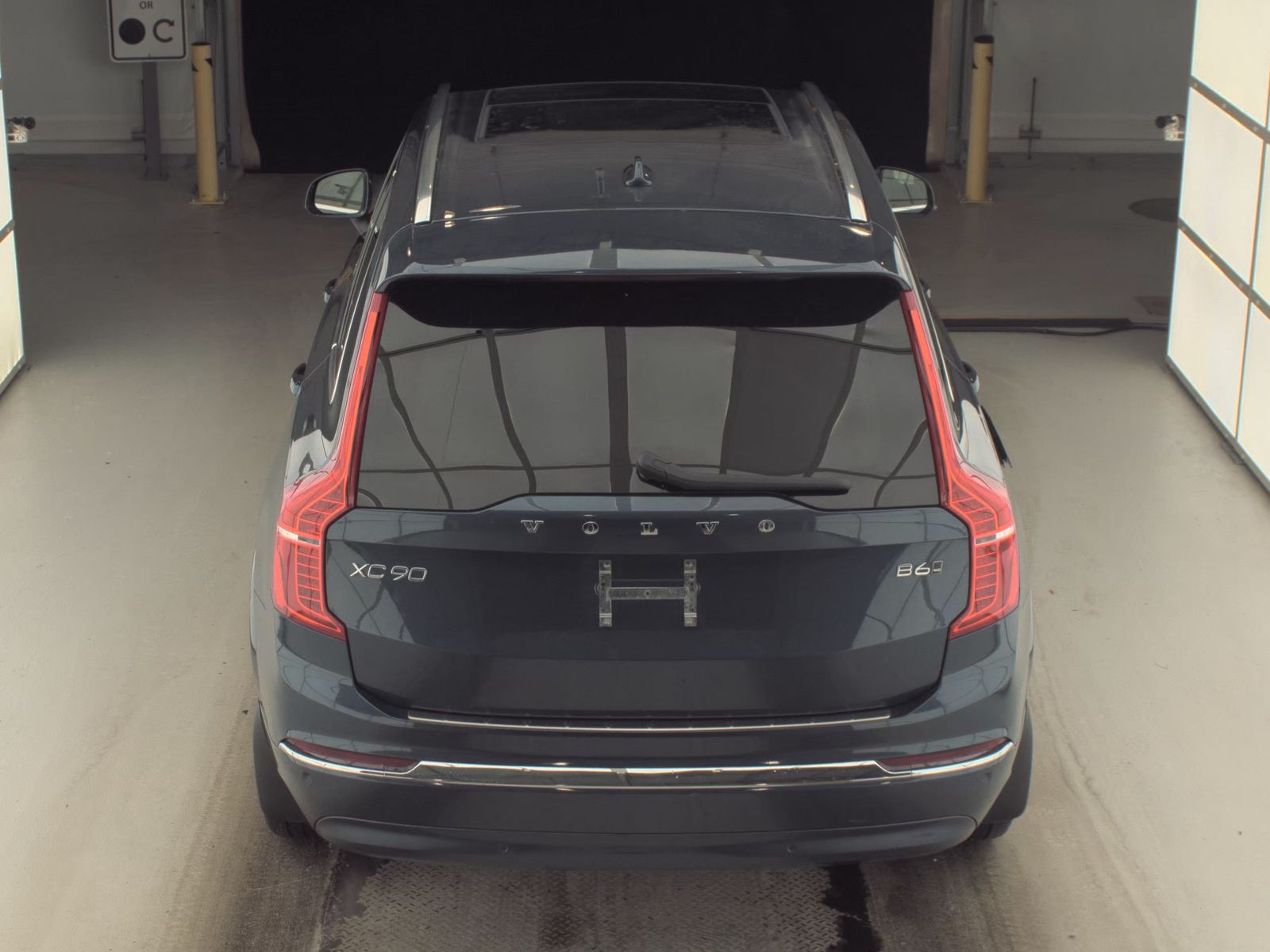 2023 Volvo XC90 B6 Plus AWD