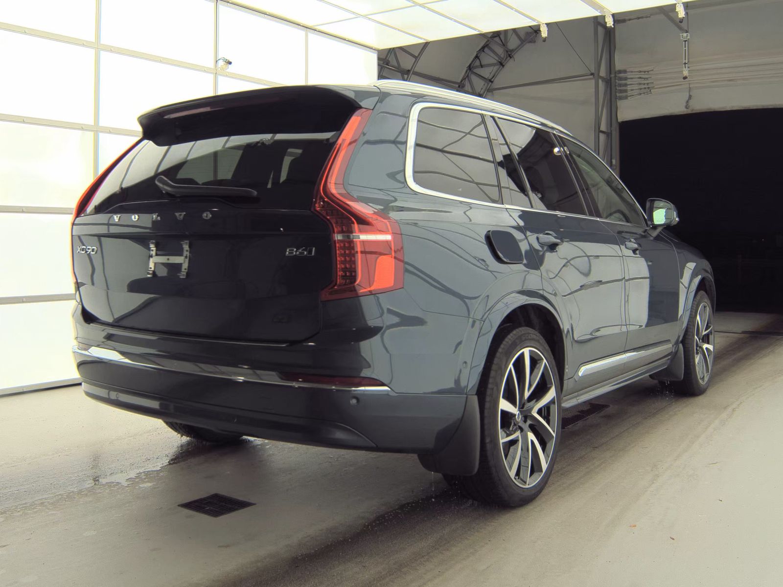 2023 Volvo XC90 B6 Plus AWD