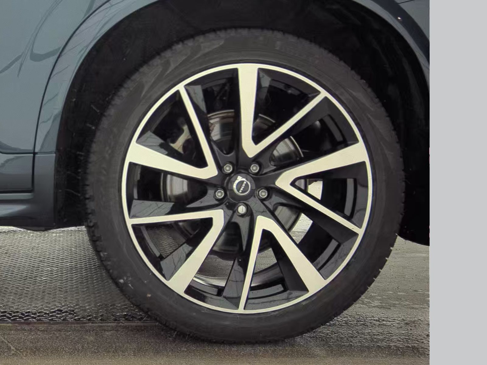 2023 Volvo XC90 B6 Plus AWD