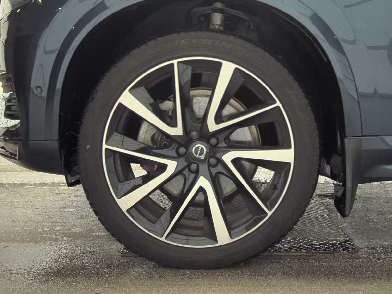 2023 Volvo XC90 B6 Plus AWD