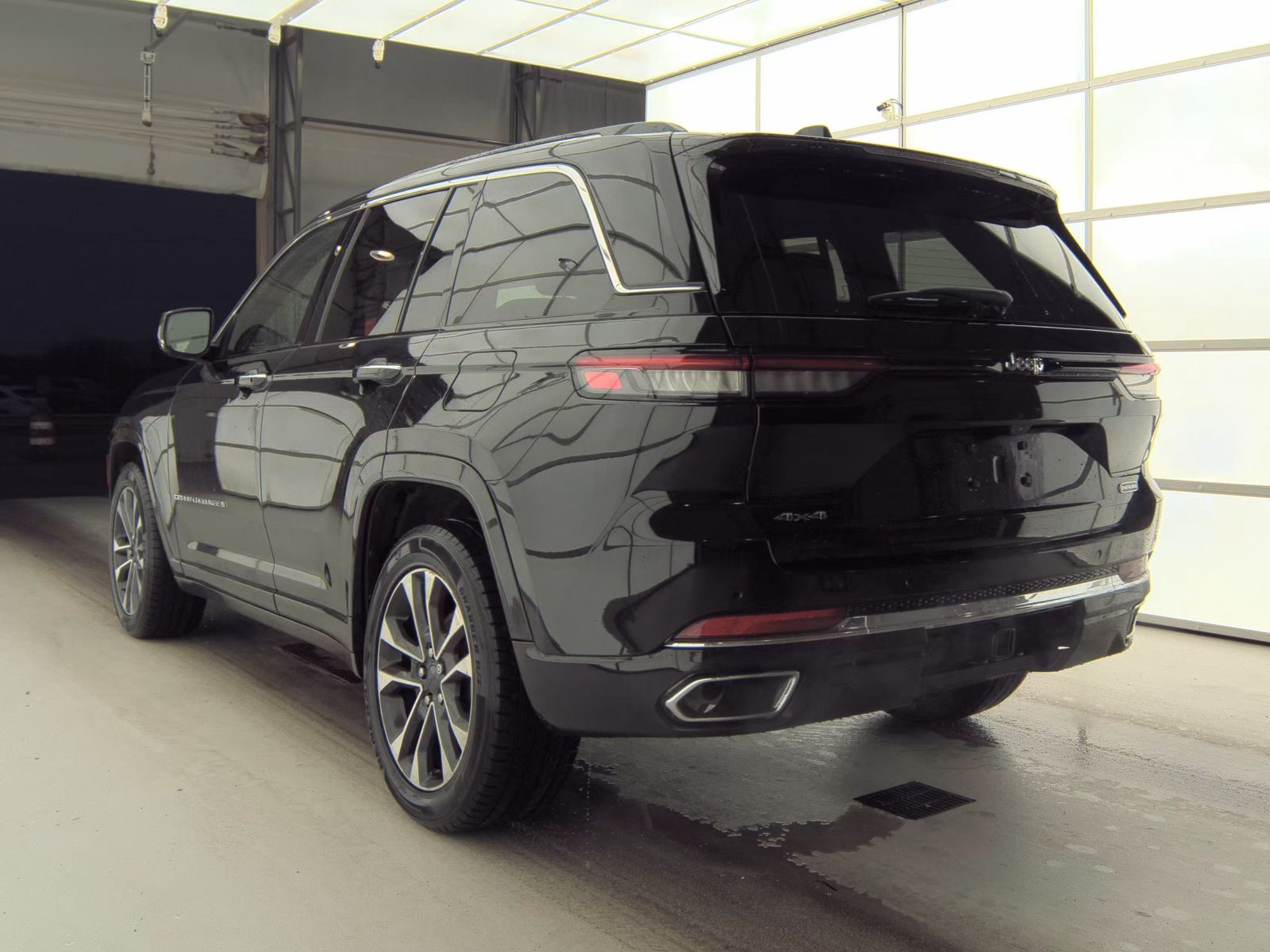 2022 Jeep Grand Cherokee Overland AWD