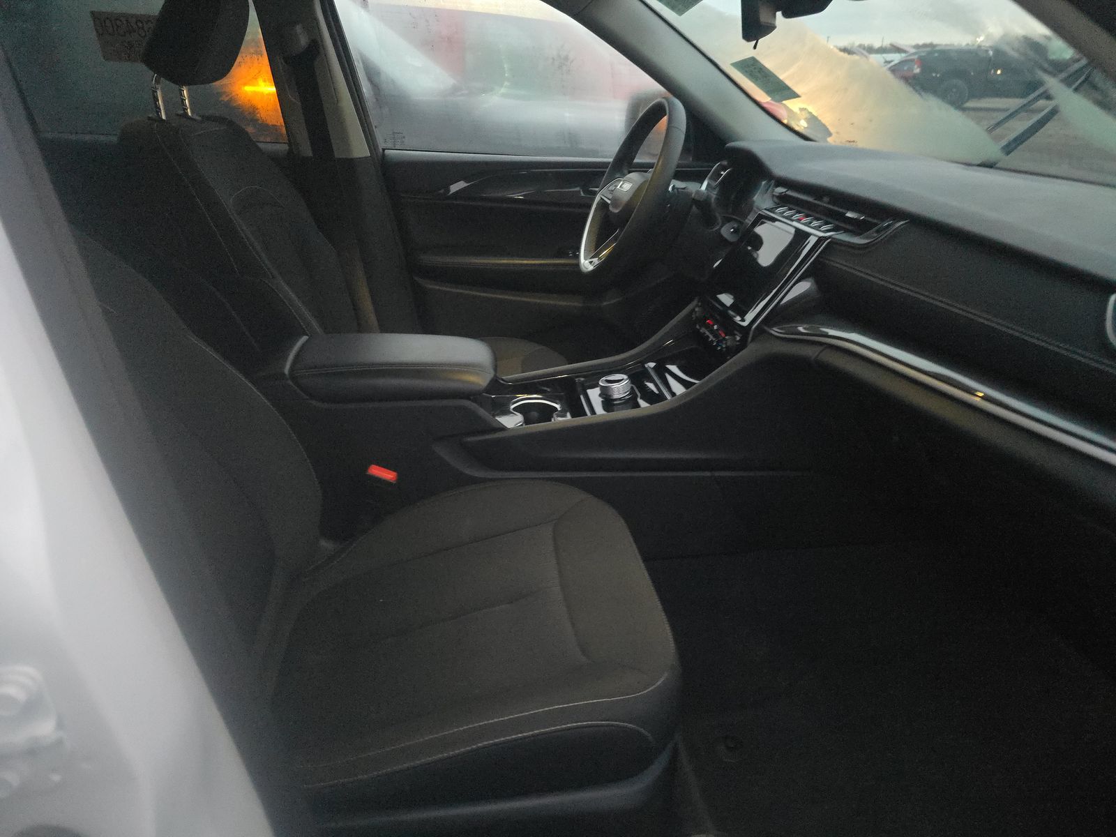 2023 Jeep Grand Cherokee Laredo AWD