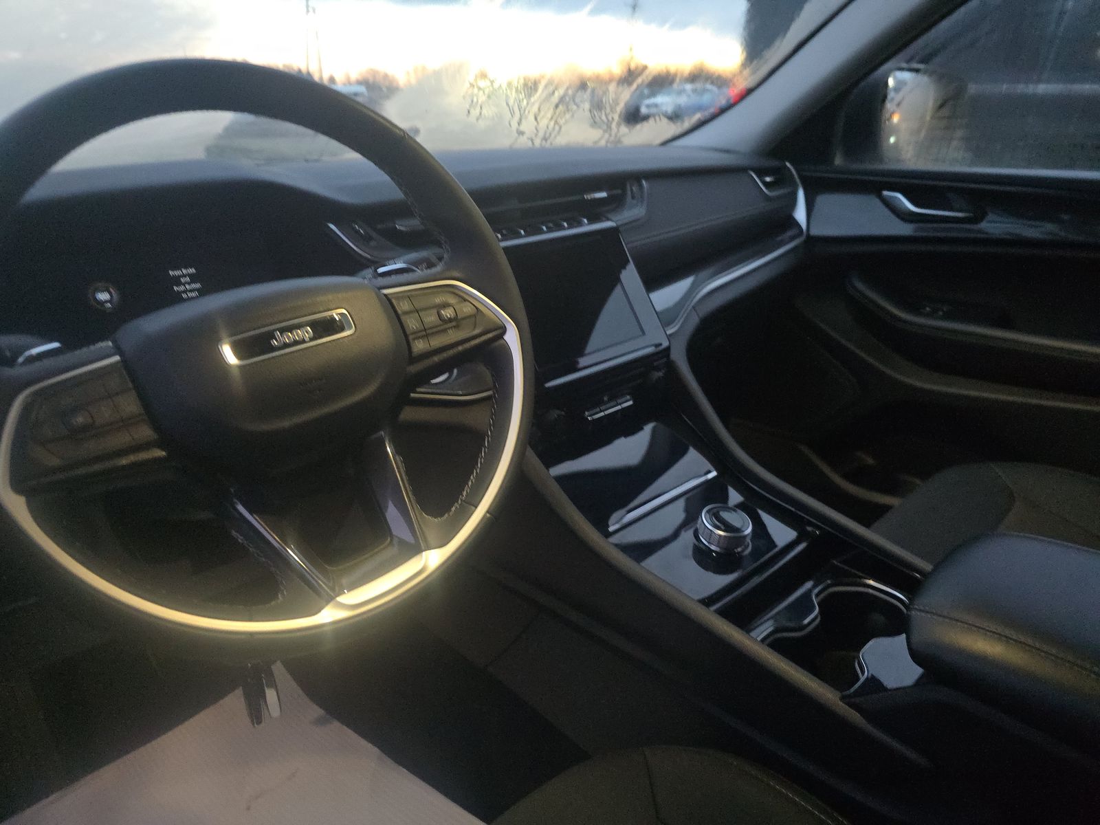 2023 Jeep Grand Cherokee Laredo AWD