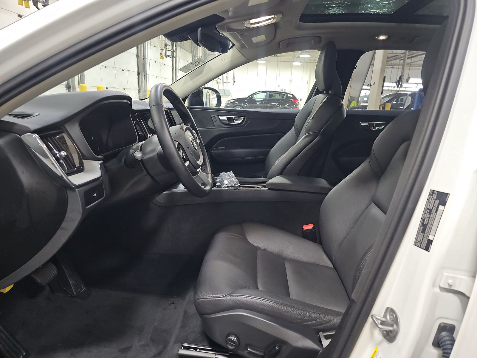 2025 Volvo XC60 B5 Plus AWD