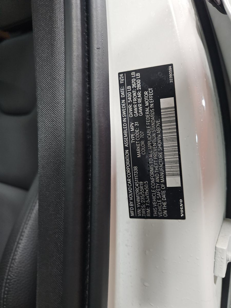 2025 Volvo XC60 B5 Plus AWD