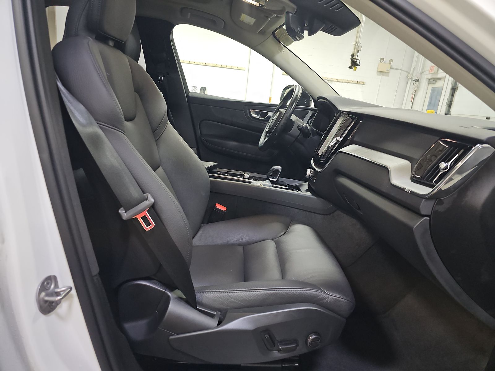 2025 Volvo XC60 B5 Plus AWD