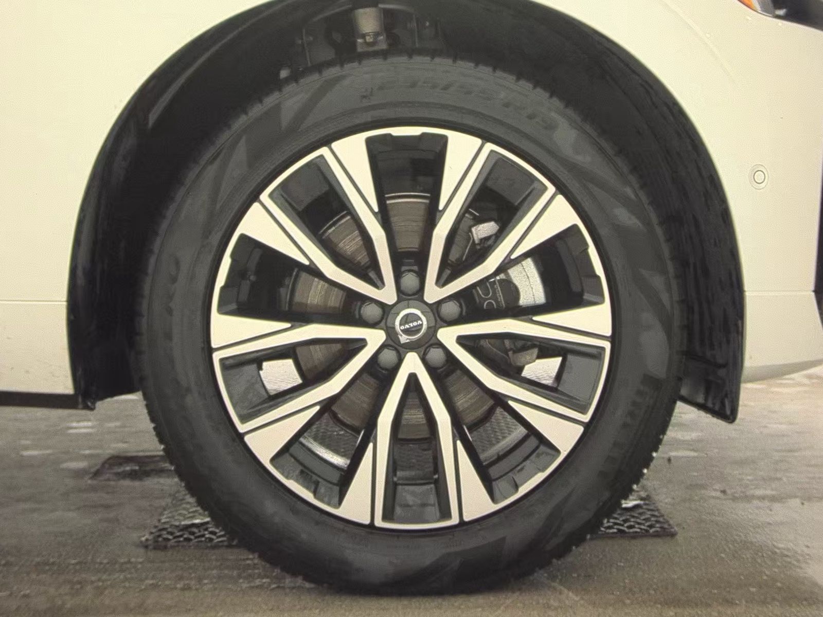 2025 Volvo XC60 B5 Plus AWD