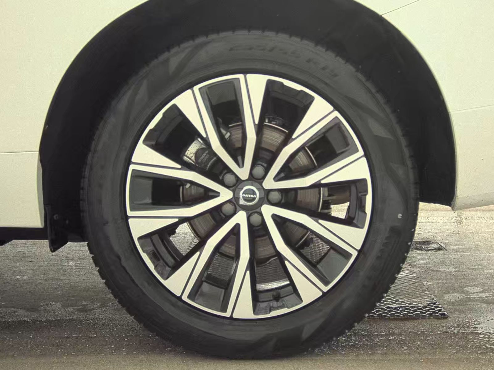 2025 Volvo XC60 B5 Plus AWD