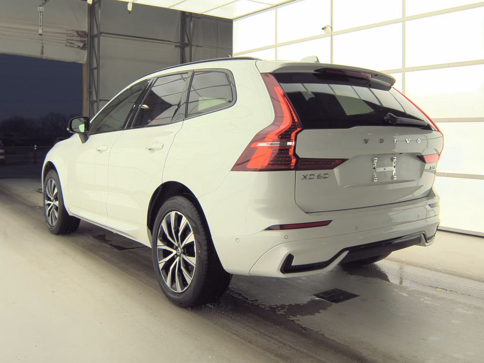 2025 Volvo XC60 B5 Plus AWD