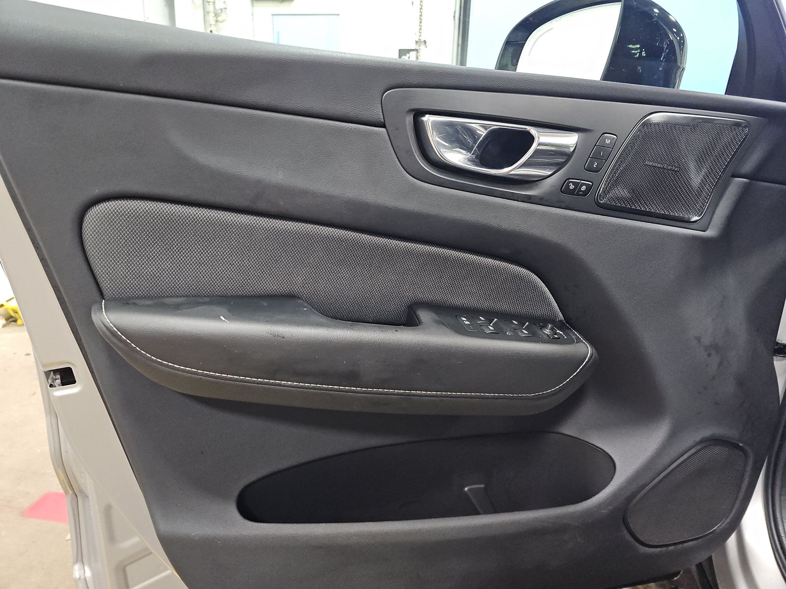 2022 Volvo XC60 Recharge T8 R-Design AWD