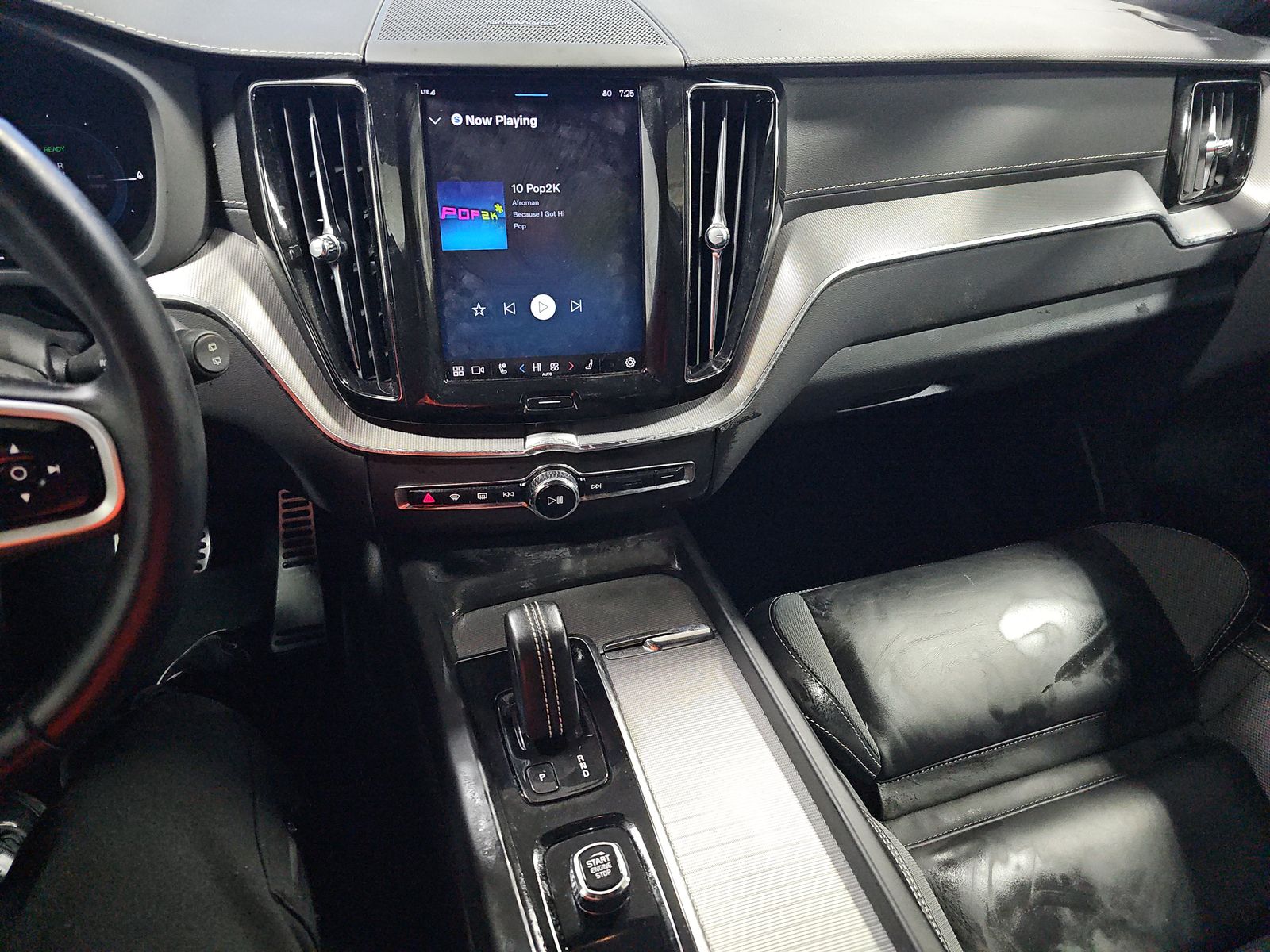 2022 Volvo XC60 Recharge T8 R-Design AWD