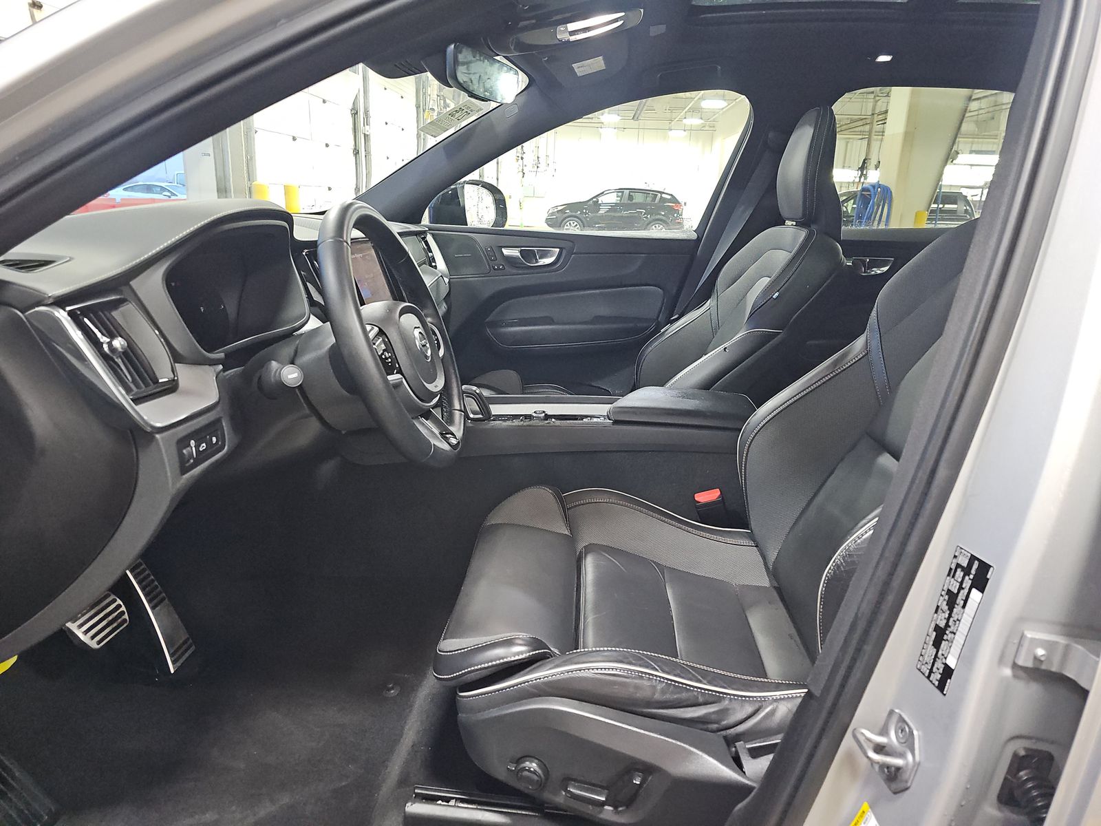 2022 Volvo XC60 Recharge T8 R-Design AWD