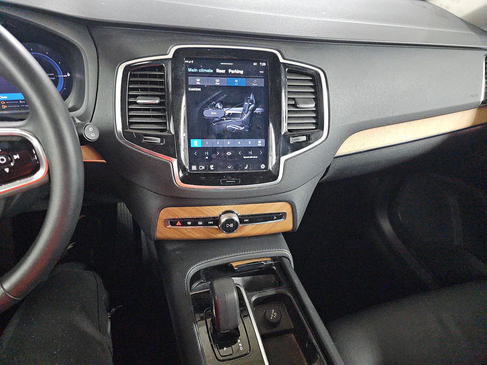 2024 Volvo XC90 Recharge T8 Plus AWD