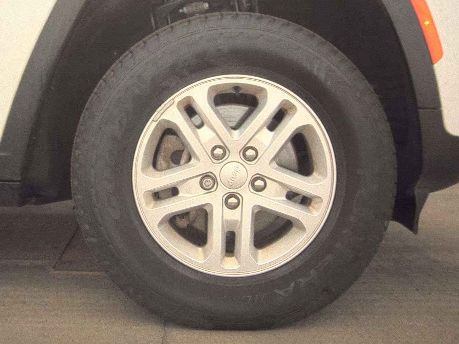 2023 Jeep Grand Cherokee Laredo AWD