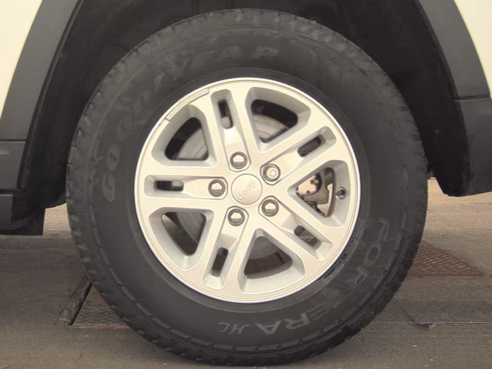 2023 Jeep Grand Cherokee Laredo AWD