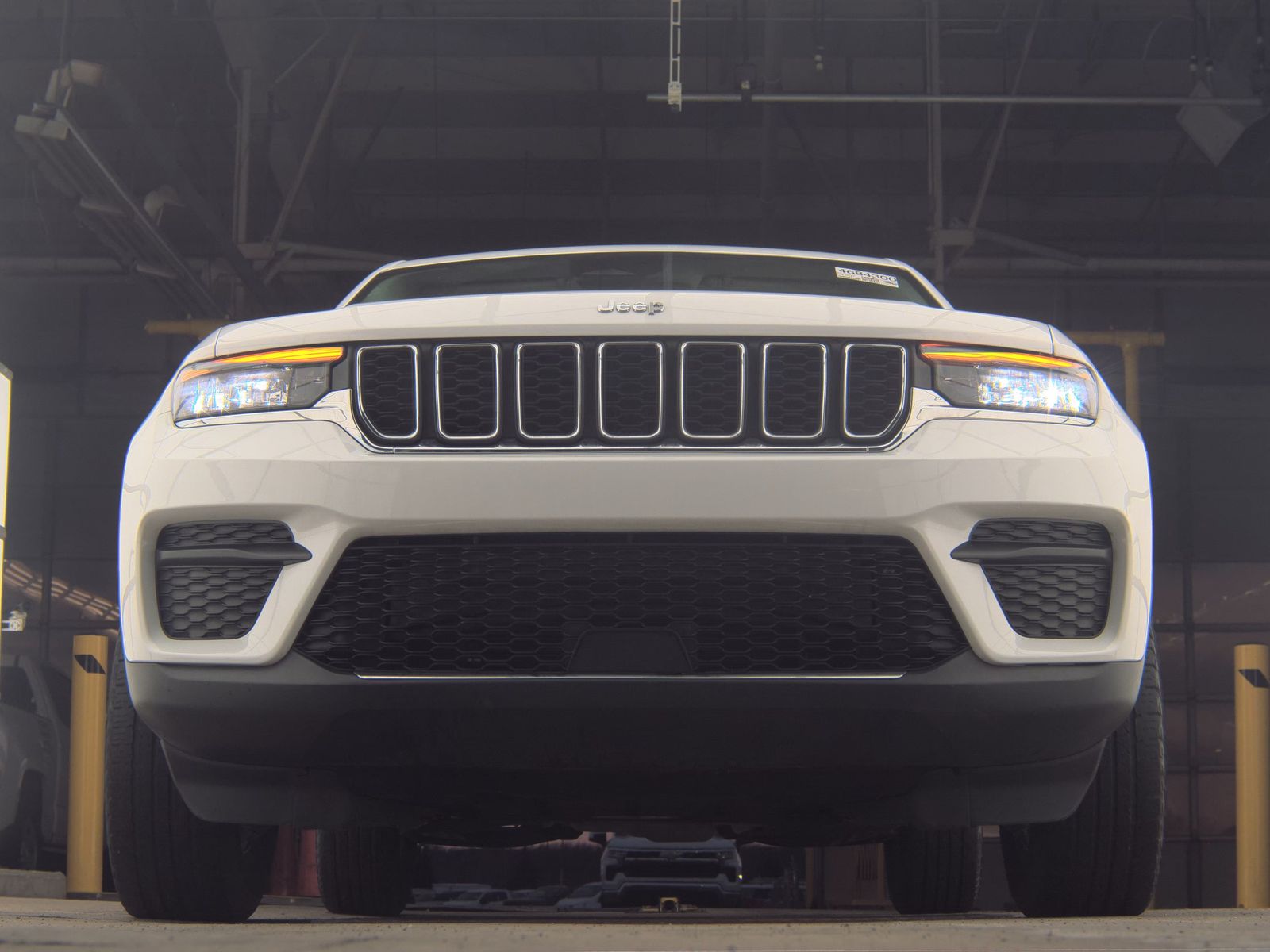 2023 Jeep Grand Cherokee Laredo AWD