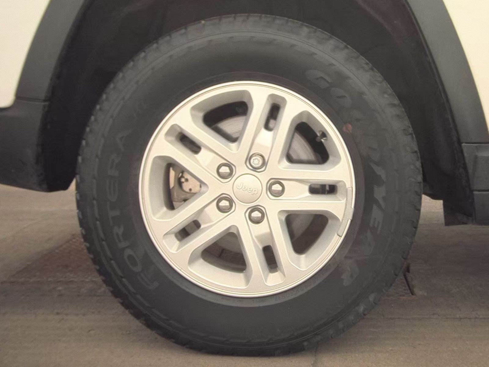 2023 Jeep Grand Cherokee Laredo AWD