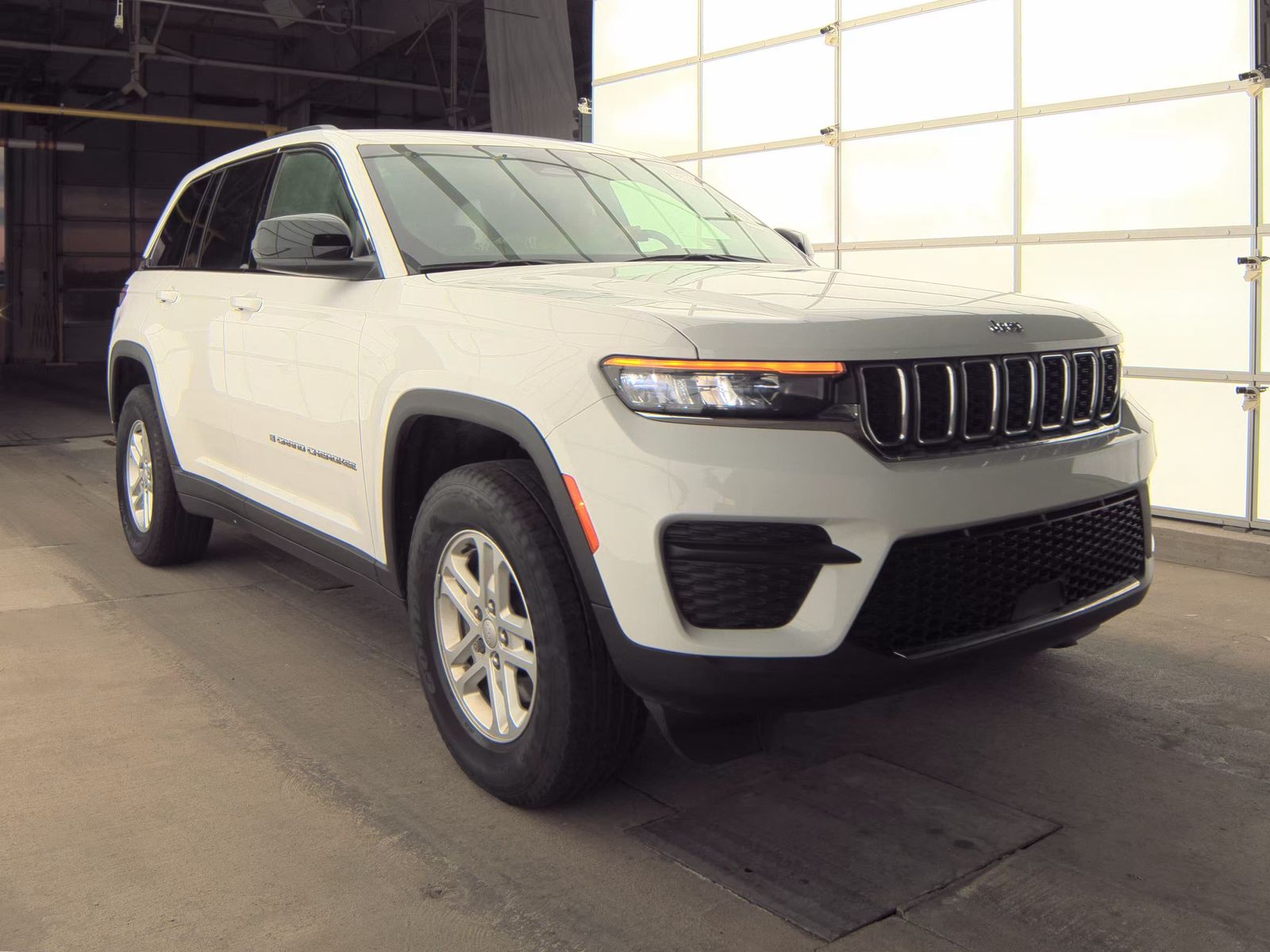 2023 Jeep Grand Cherokee Laredo AWD