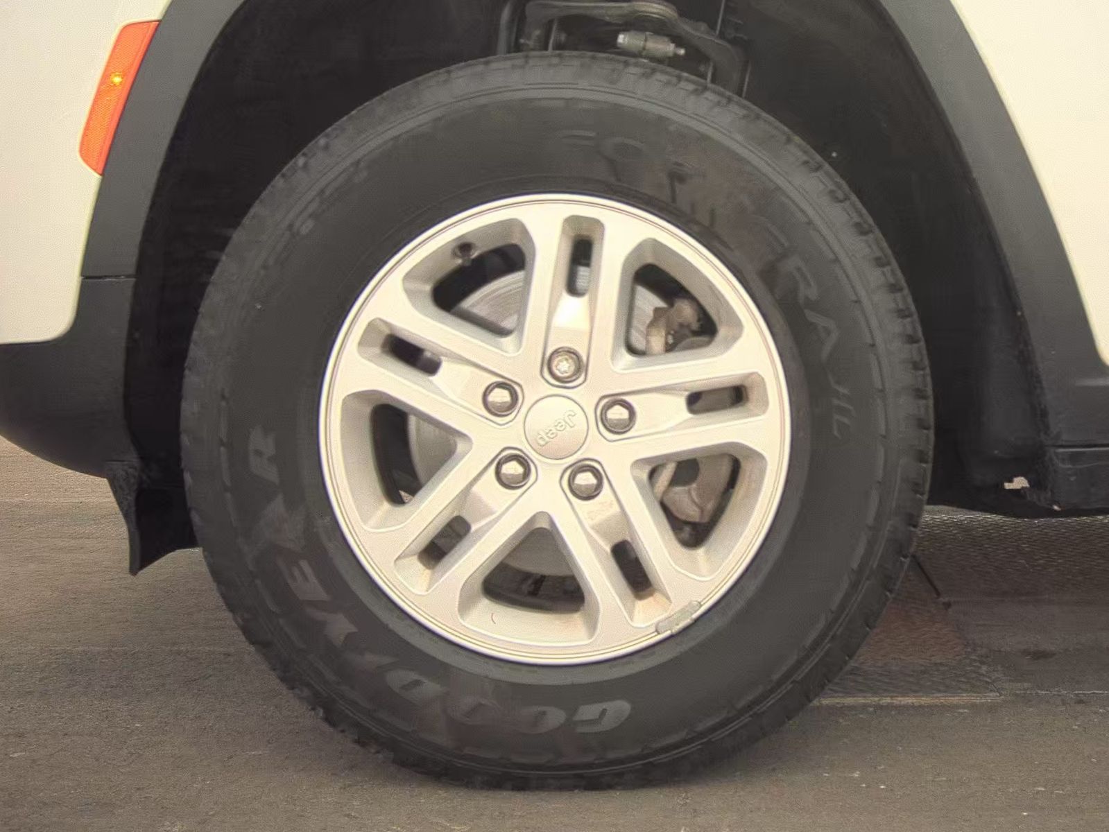 2023 Jeep Grand Cherokee Laredo AWD