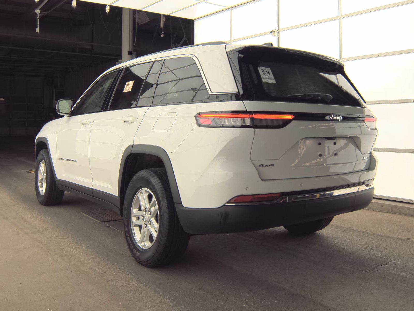 2023 Jeep Grand Cherokee Laredo AWD