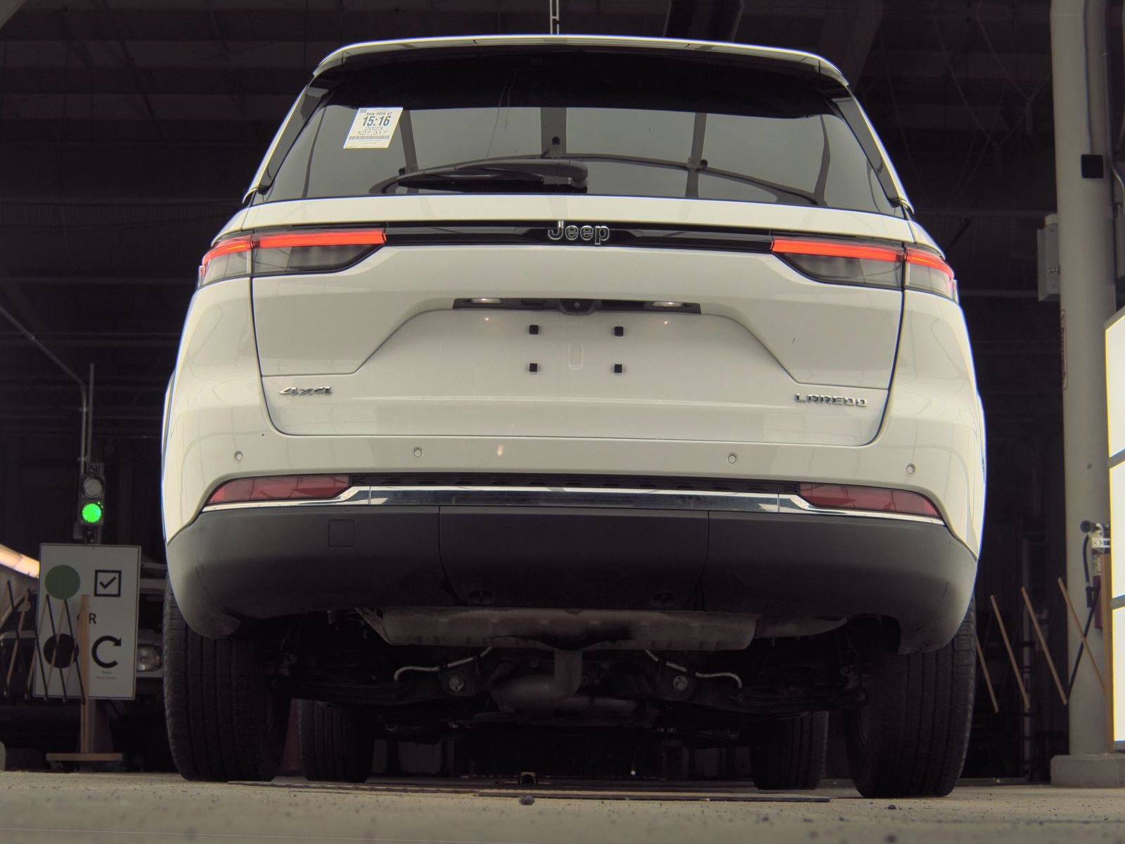 2023 Jeep Grand Cherokee Laredo AWD