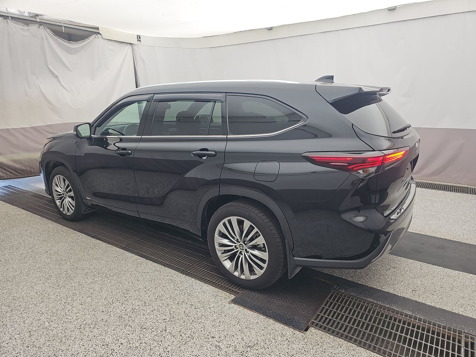 2025 Toyota Highlander Hybrid Limited AWD