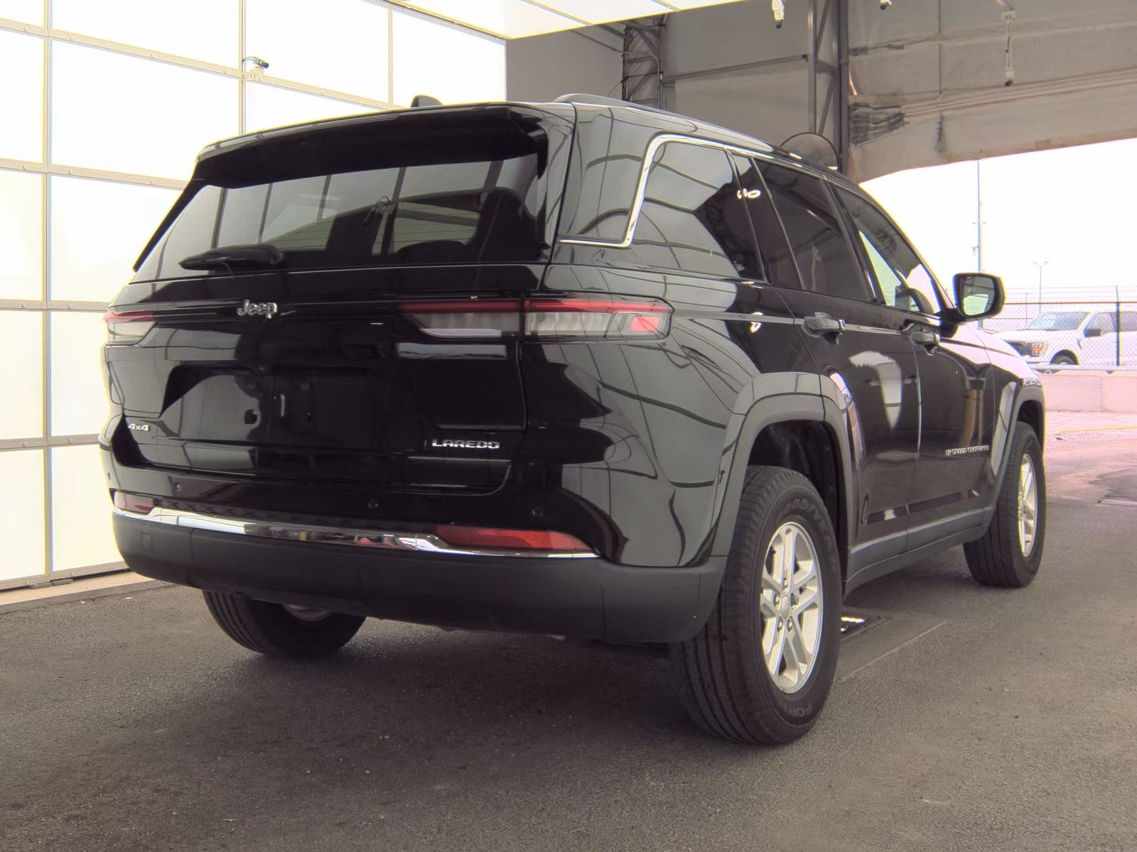 2023 Jeep Grand Cherokee Laredo AWD