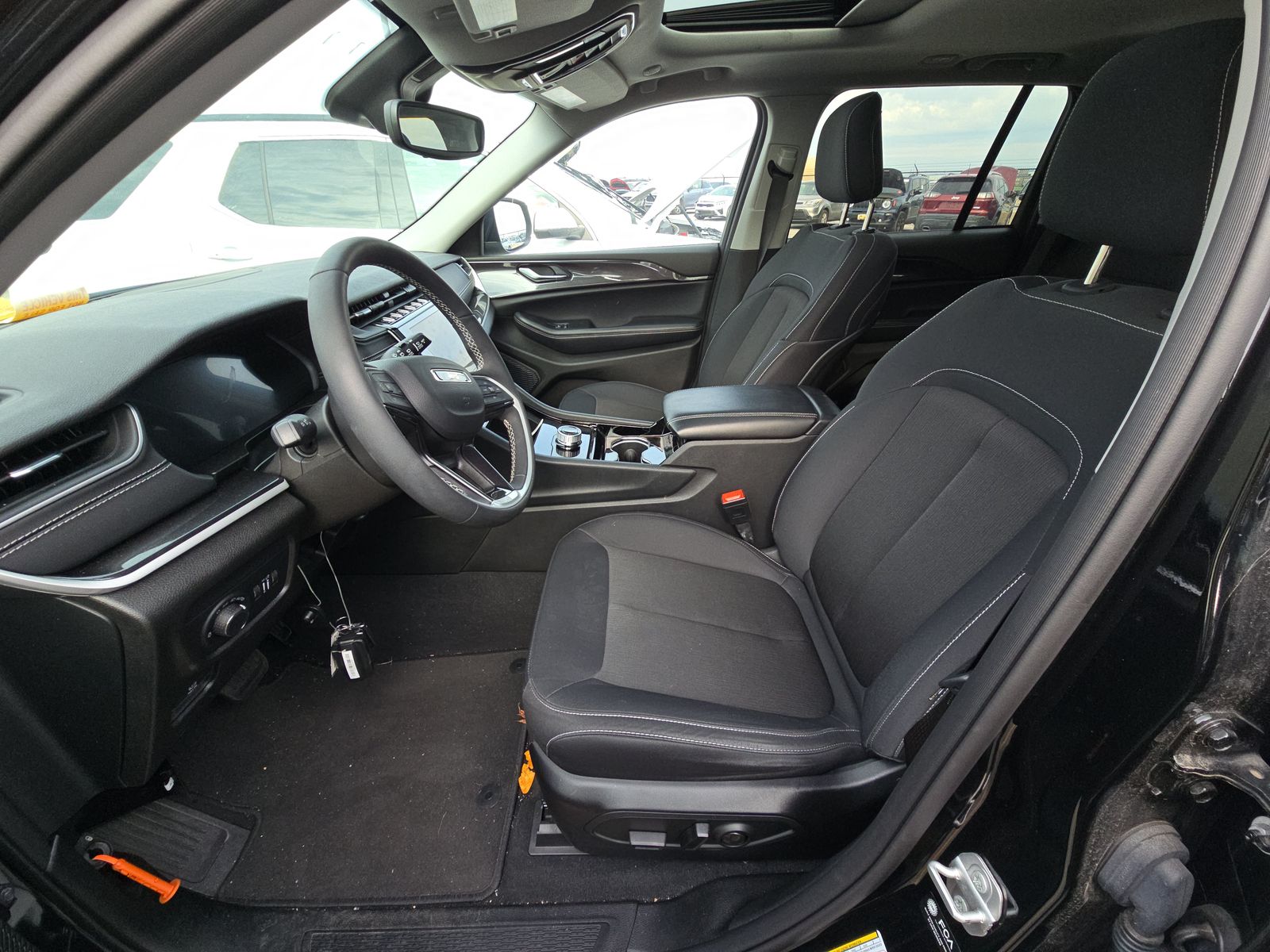 2023 Jeep Grand Cherokee Laredo AWD