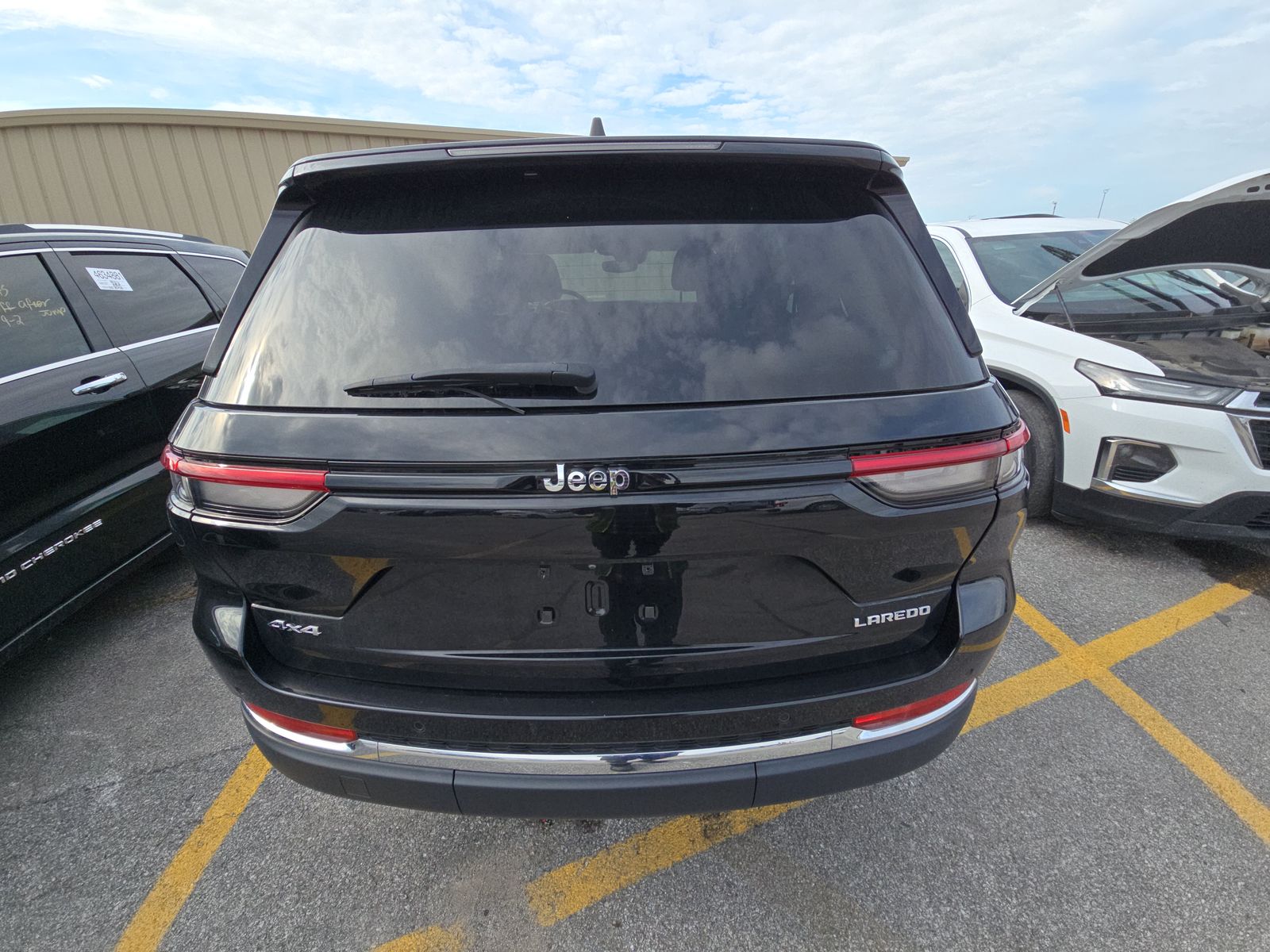 2023 Jeep Grand Cherokee Laredo AWD