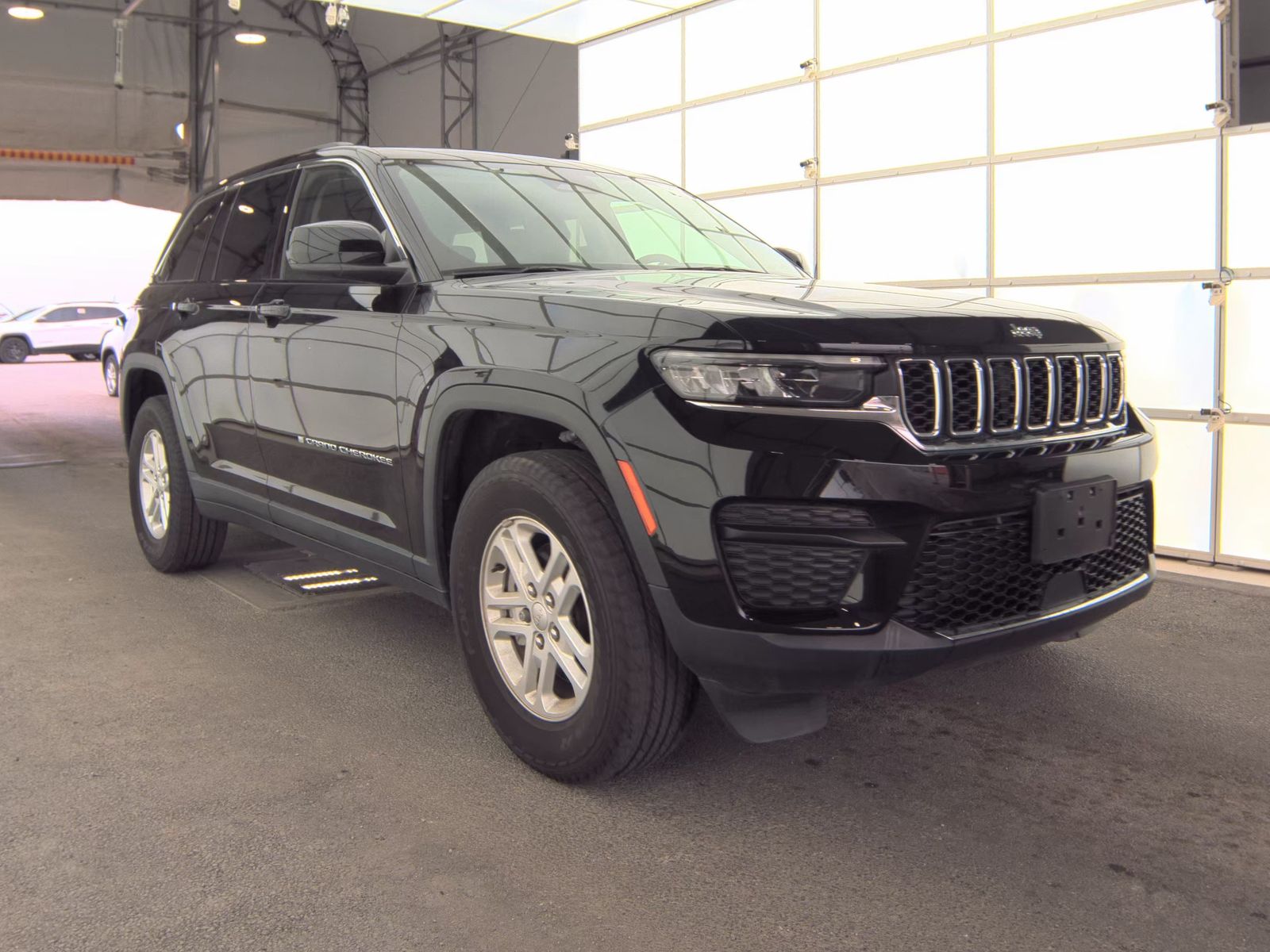 2023 Jeep Grand Cherokee Laredo AWD