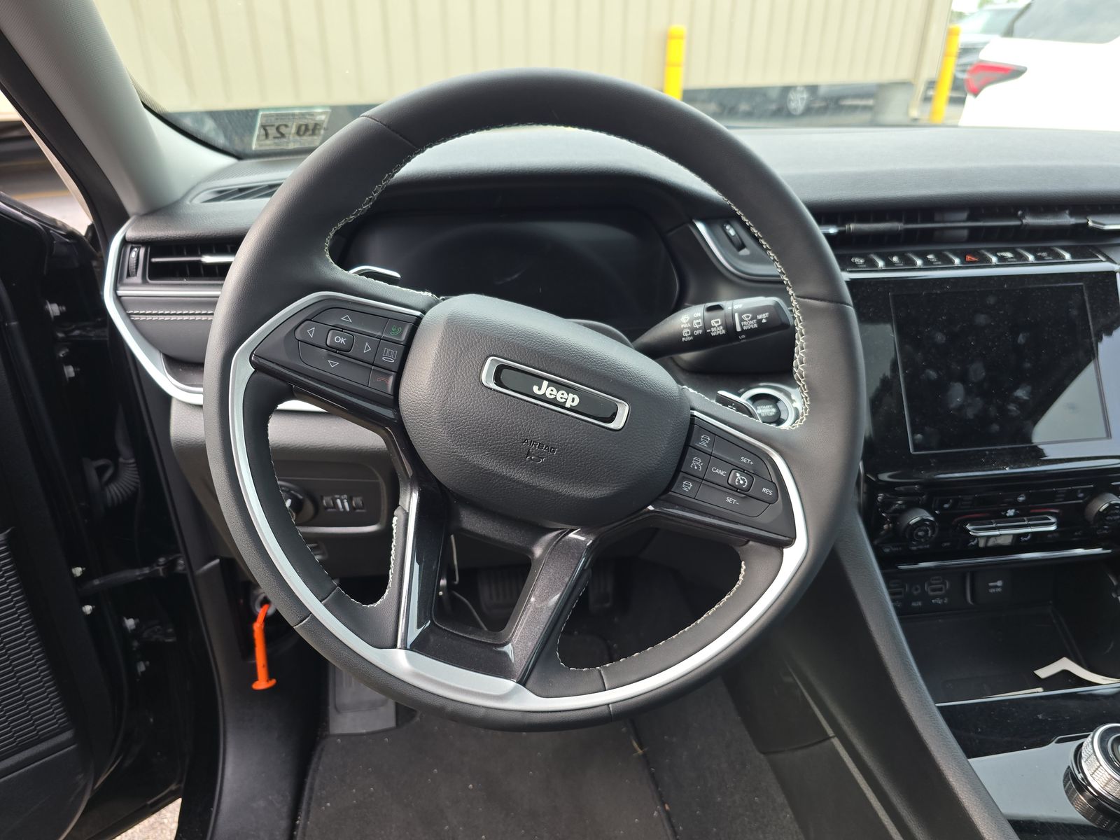 2023 Jeep Grand Cherokee Laredo AWD