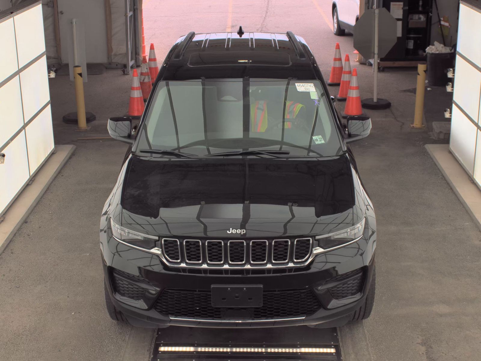 2023 Jeep Grand Cherokee Laredo AWD