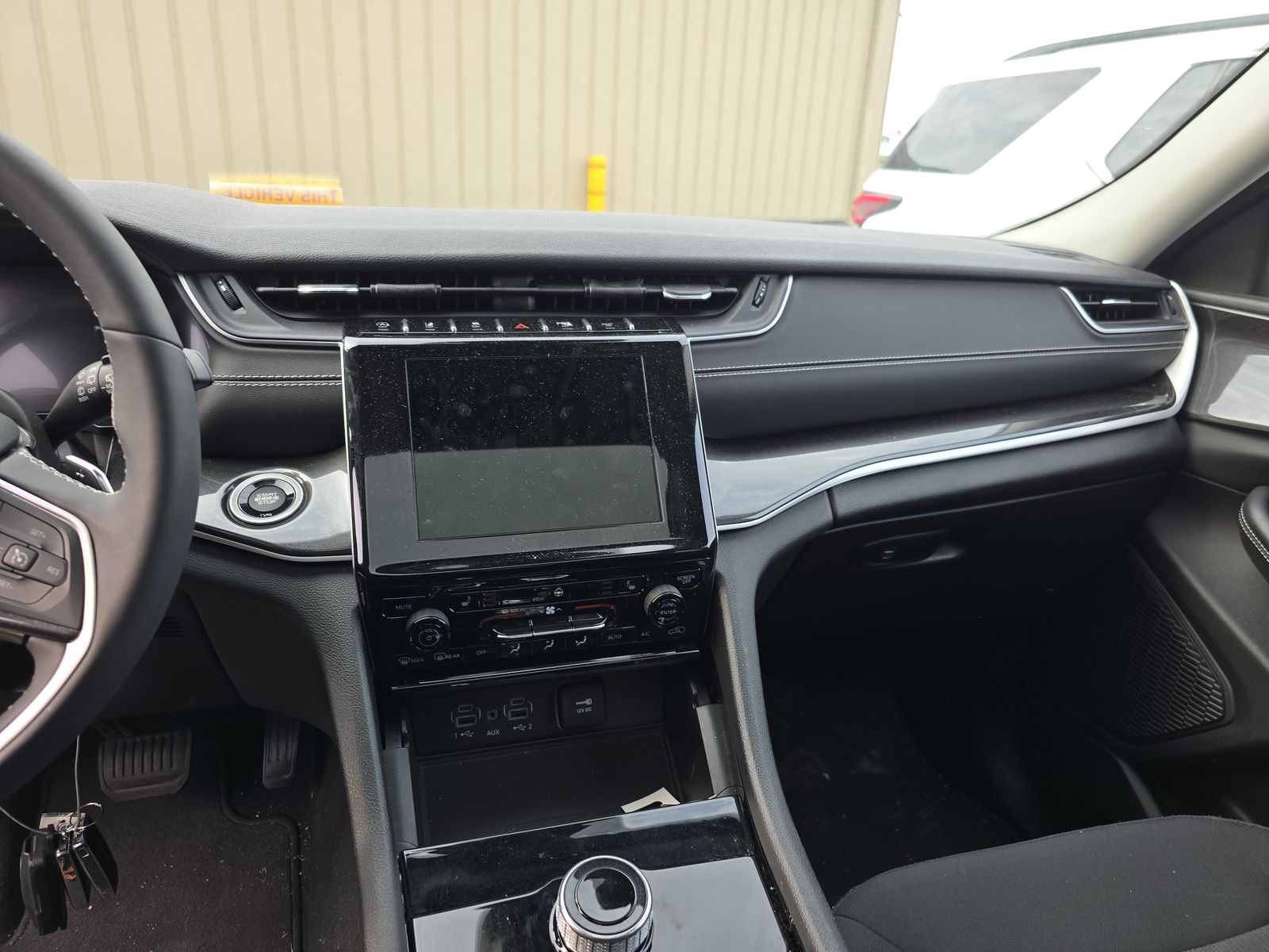 2023 Jeep Grand Cherokee Laredo AWD