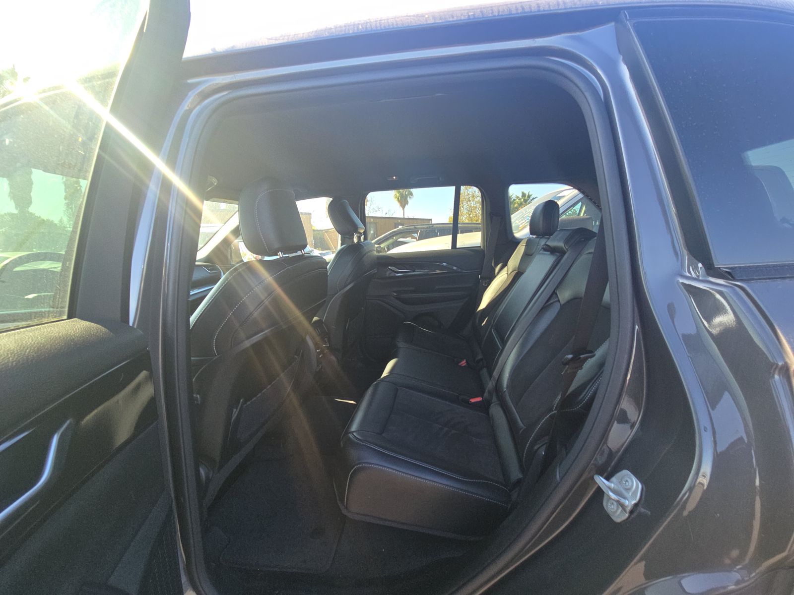 2023 Jeep Grand Cherokee Altitude RWD