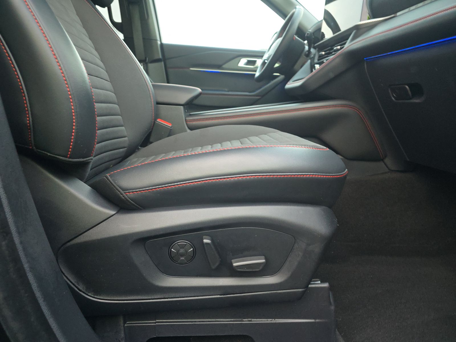 2025 Ford Explorer ST-Line AWD