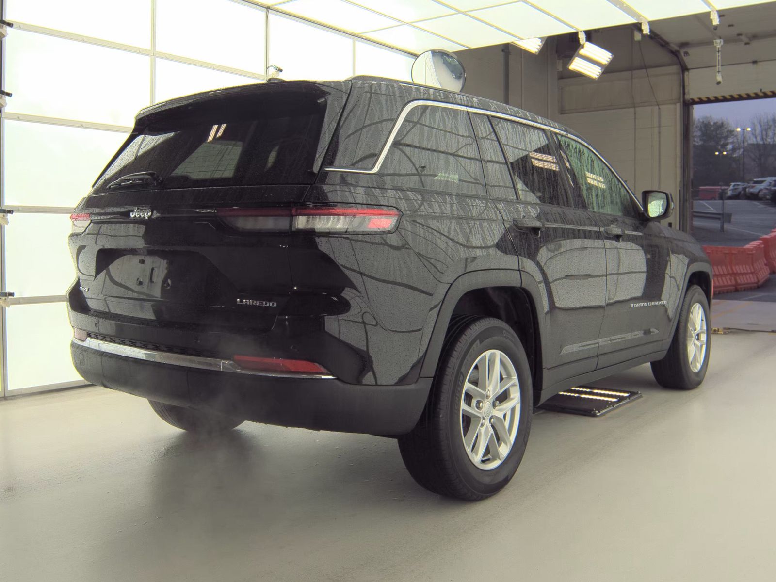 2023 Jeep Grand Cherokee Laredo X AWD