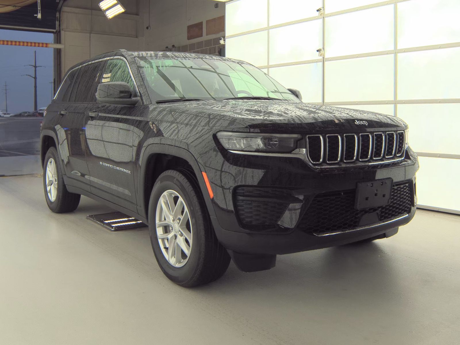 2023 Jeep Grand Cherokee Laredo X AWD