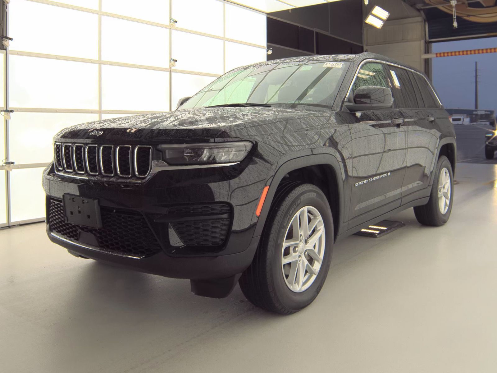 2023 Jeep Grand Cherokee Laredo X AWD