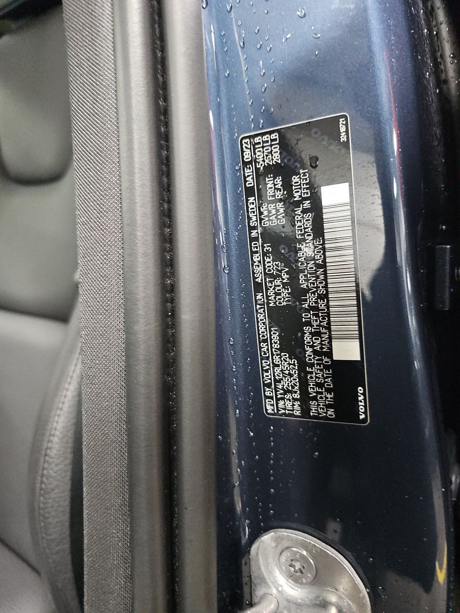 2024 Volvo XC60 B5 Plus AWD