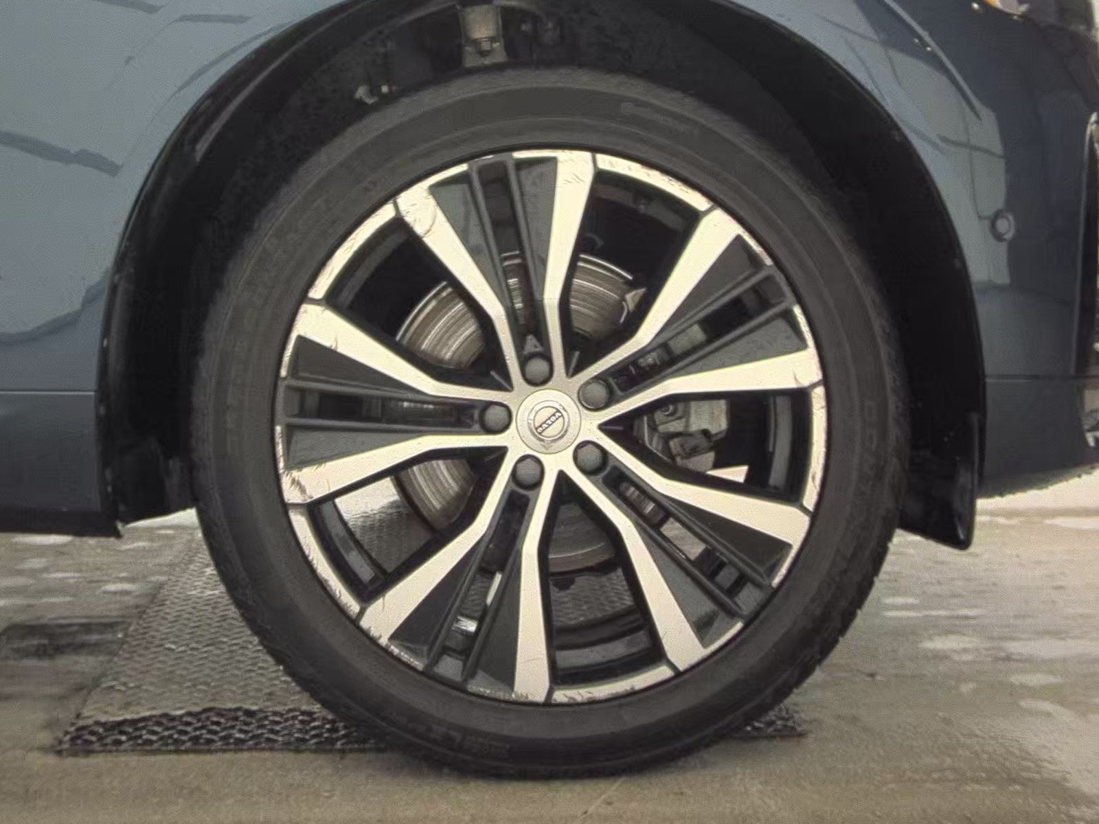 2024 Volvo XC60 B5 Plus AWD