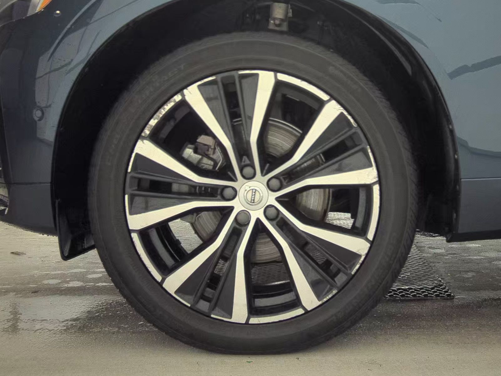 2024 Volvo XC60 B5 Plus AWD