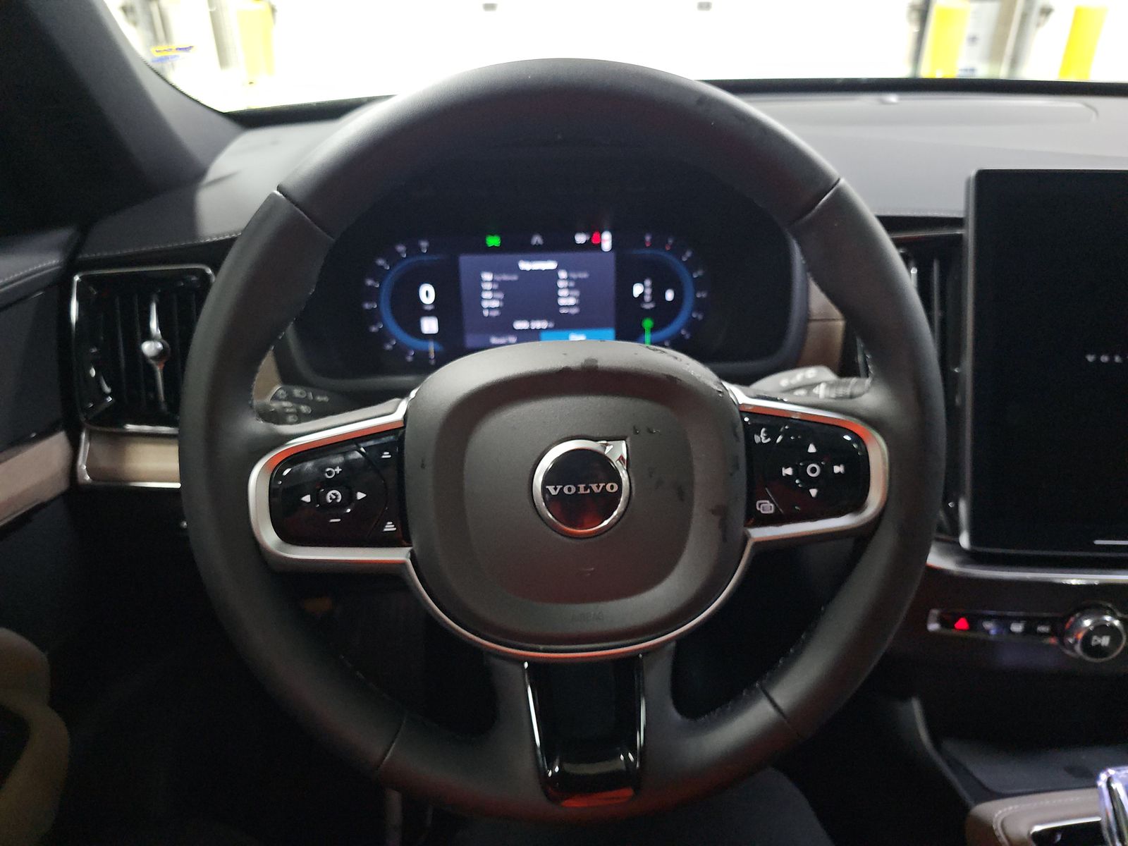 2025 Volvo XC90 B5 Core AWD