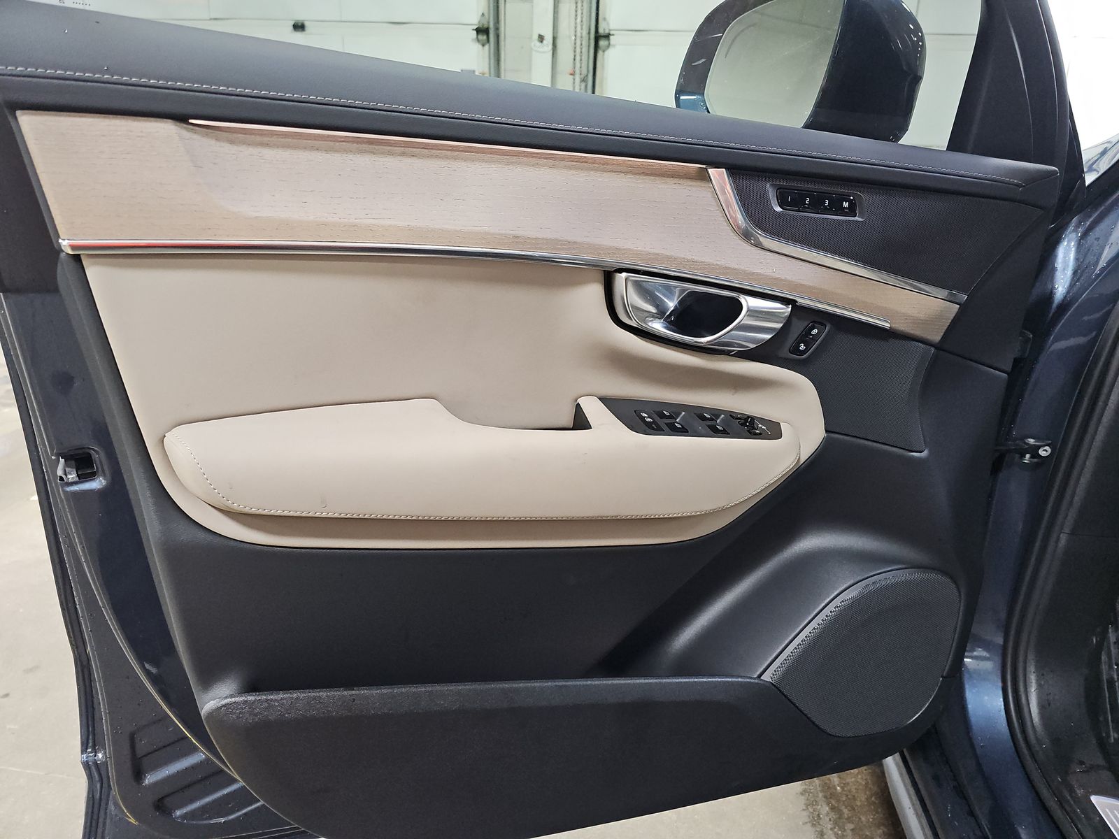 2025 Volvo XC90 B5 Core AWD