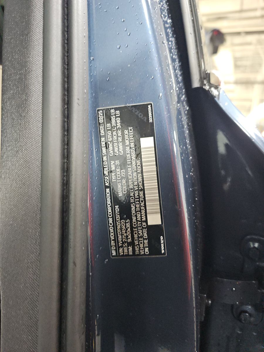 2025 Volvo XC90 B5 Core AWD