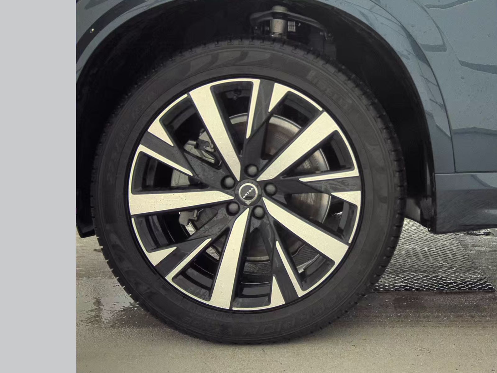 2025 Volvo XC90 B5 Core AWD